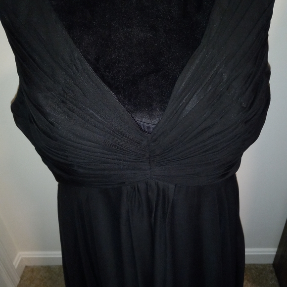 High low gown - Picture 2 of 6